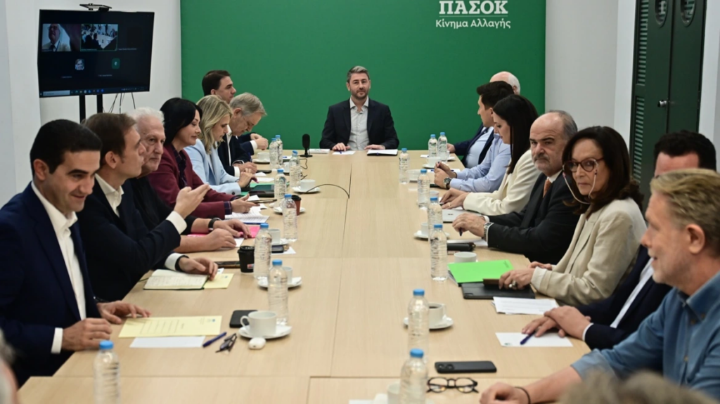 Το ΠΑΣΟΚ θα συμμετάσχει στον διάλογο για το Εθνικό Απολυτήριο με προτάσεις - Όχι ως σχολιαστές