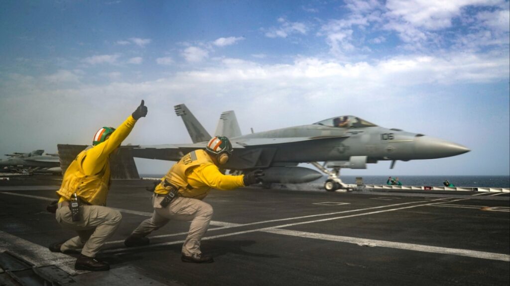 Κλιμάκωση της έντασης στον Περσικό Κόλπο μετά την κατάρριψη ιρανικού drone και απειλές κατά δεξαμενόπλοιου