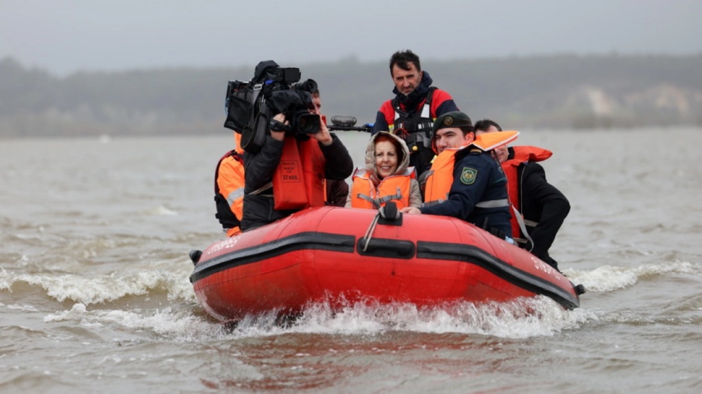 Ισχυρές βροχοπτώσεις στην Πορτογαλία - Τουλάχιστον 3.000 άνθρωποι απομακρύνθηκαν από τα σπίτια τους
