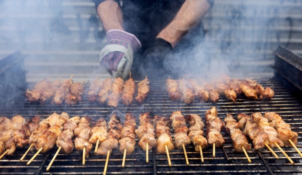 Πού κυμαίνονται οι τιμές στα κρέατα λόγω Τσικνοπέμπτης - Ακριβότερα μοσχάρι και αρνί