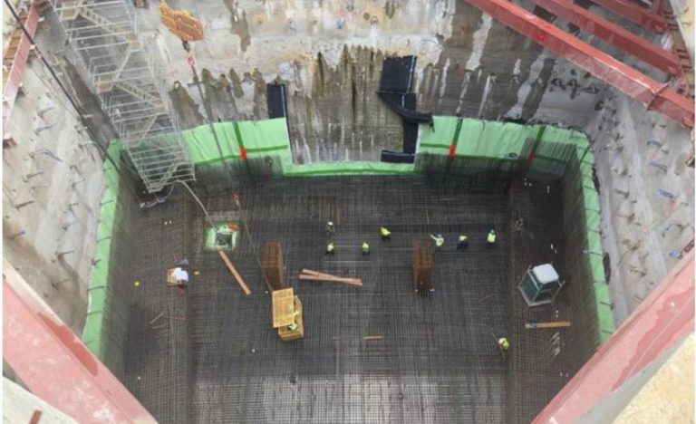 Γραμμή 4 του Μετρό: Στο φρέαρ του Ευαγγελισμού ο μετροπόντικας «Αθηνά» - Έφτασε με το «Break on through» των Doors και χειροκροτήματα