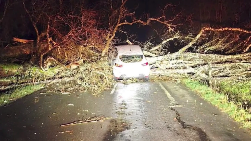 Γαλλία: Τουλάχιστον 850.000 σπίτια χωρίς ρεύμα από την καταιγίδα Nils - Ένας νεκρός
