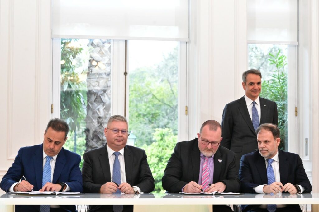 Έπεσαν οι υπογραφές για τις έρευνες υδρογονανθράκων με Chevron-Helleniq Energy