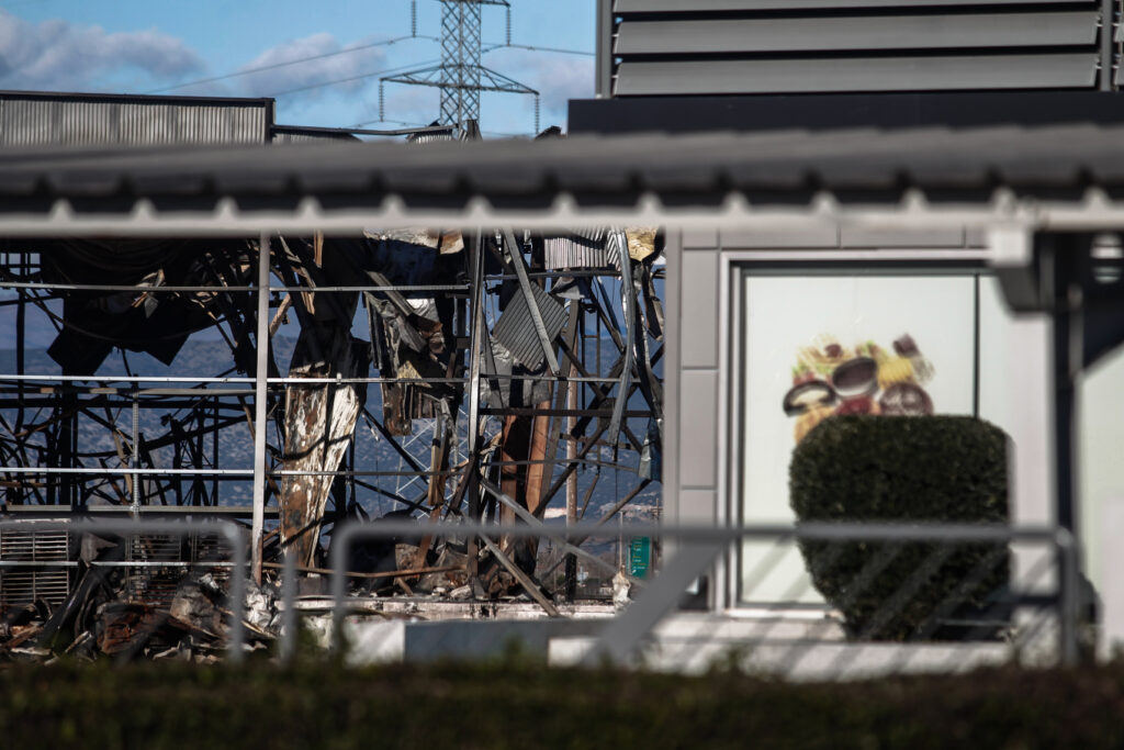 Βιολάντα: «Δακρύζαμε από την οσμή ακόμα και όταν περνούσαμε απ’ έξω» καταγγέλλουν εργαζόμενοι - Στον ανακριτή ο ιδιοκτήτης