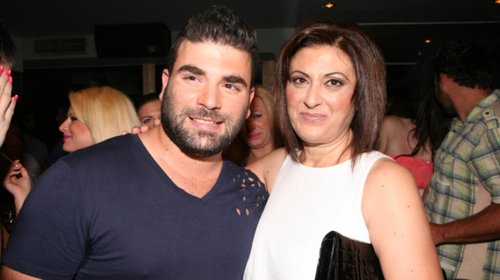 Παντελής Παντελίδης: Είμαι εδώ και περιμένω να γυρίσεις, γράφει η μητέρα του για τα 10 χρόνια από τον θάνατό του