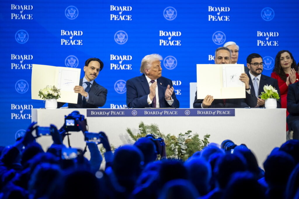 Συνεδριάζει σήμερα για πρώτη φορά το Συμβούλιο Ειρήνης του Τραμπ: Οι συμμετοχές, οι απουσίες και ο διχασμός στην Ευρώπη