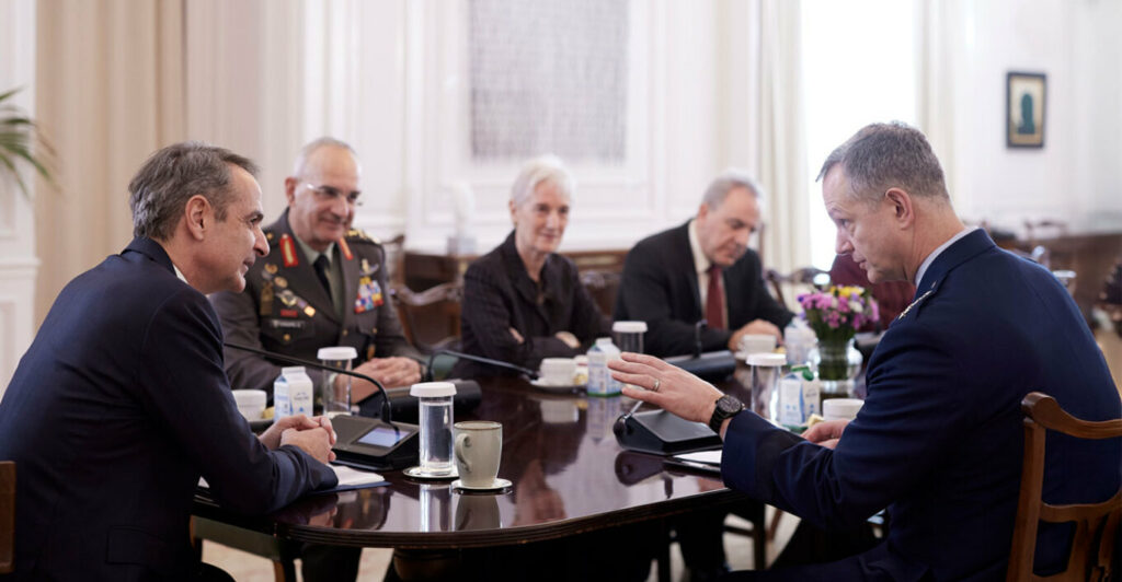 Κυριάκος Μητσοτάκης: Συνάντηση με τον ανώτατο διοικητή του ΝΑΤΟ στην Ευρώπη - Τι συζήτησαν