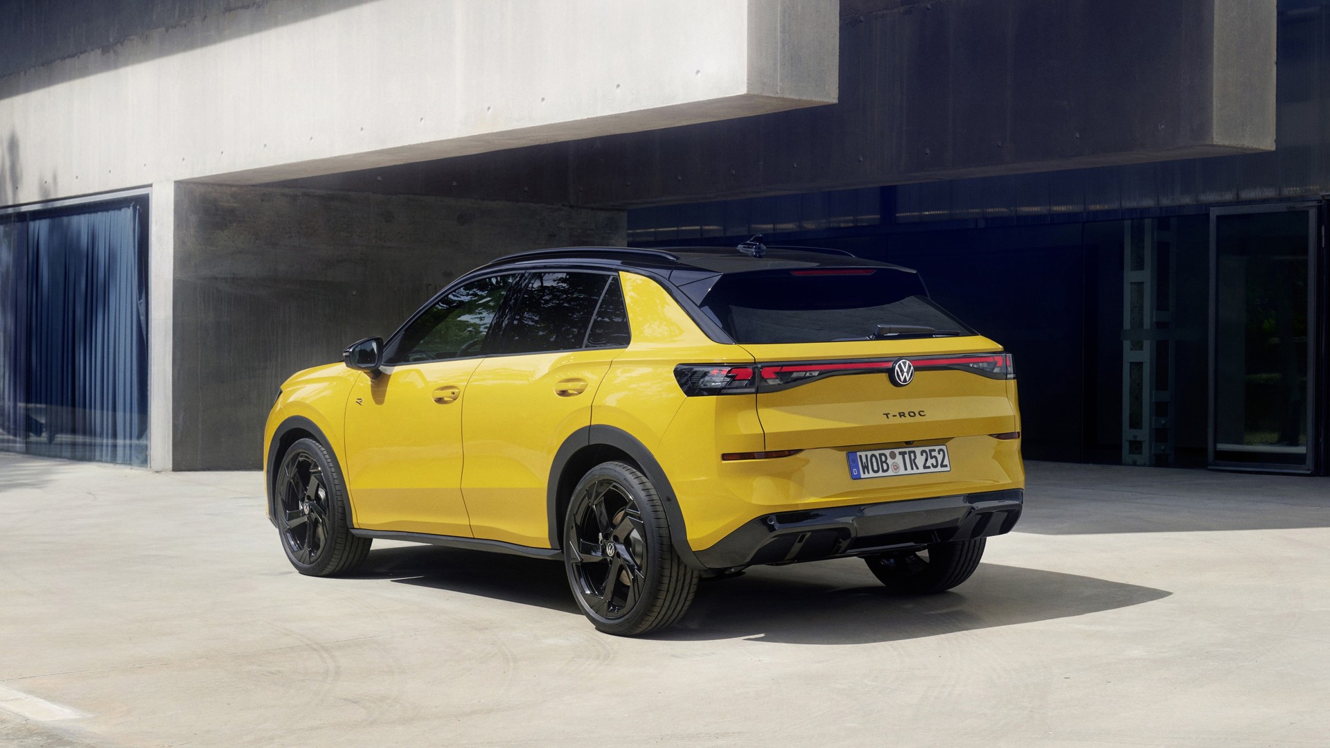 Στην Ελλάδα το νέο Volkswagen T-Roc με τιμή από 28.590 ευρώ