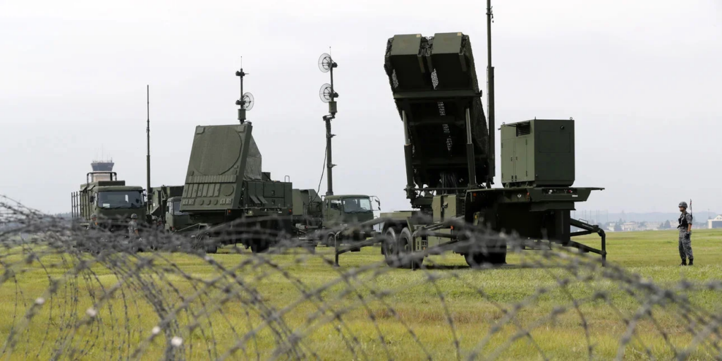 Με αντίποινα απειλεί ο Ντόναλντ Τραμπ την Ευρώπη αν σταματήσει να αγοράζει αμερικανικά όπλα