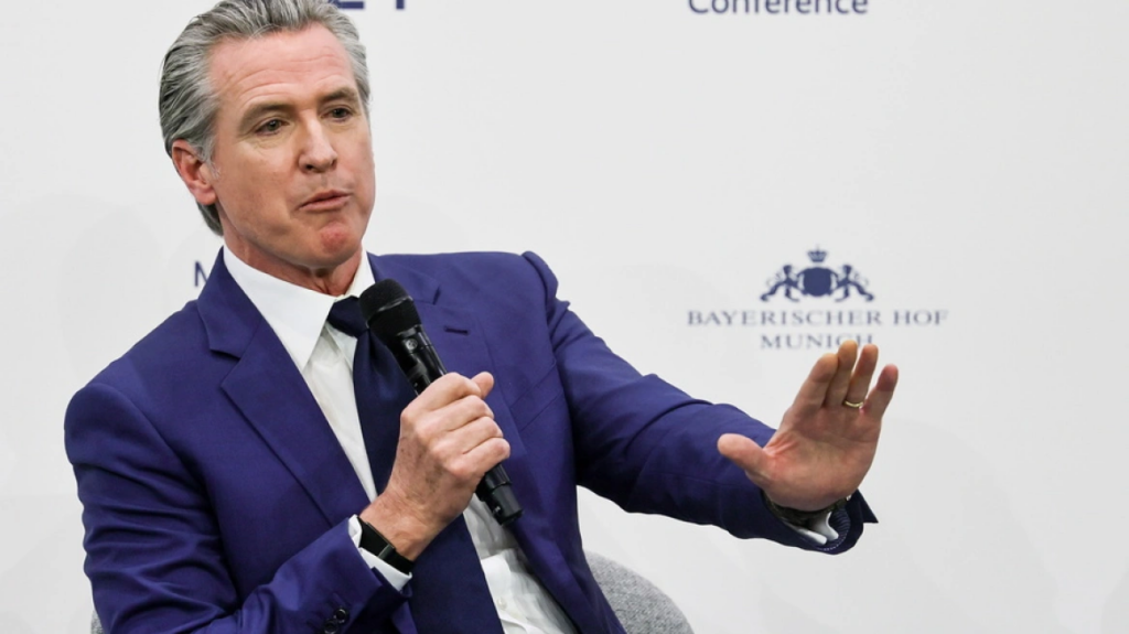 ΗΠΑ: Να αποζημιώσει τους Αμερικανούς ο Ντόναλντ Τραμπ μετά την μετά την ακύρωση των δασμών, λέει ο κυβερνήτης της Καλιφόρνια