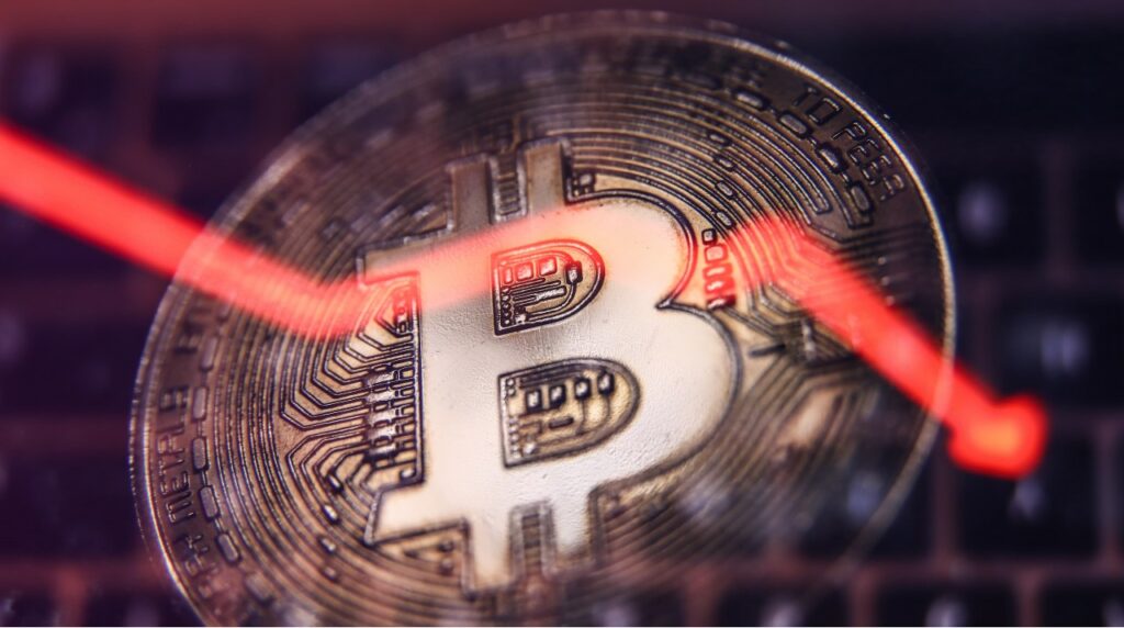 Bitcoin: Χειρότερος μήνας από το 2022 με πτώση άνω του 19%