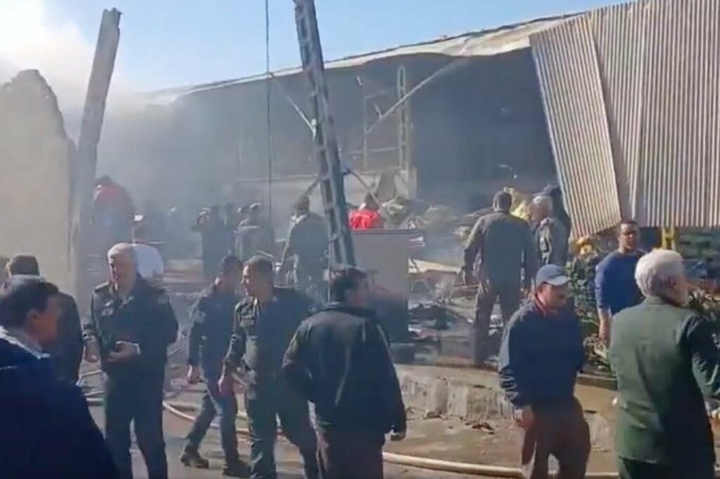 Ιράν: Ελικόπτερο του στρατού συνετρίβη σε αγορά στο Ισφαχάν, τέσσερις νεκροί