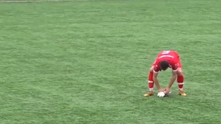 Τουρκία: Παίκτης σώζει με ΚΑΡΠΑ πληγωμένο γλάρο που χτυπήθηκε από μπάλα κατά τη διάρκεια αγώνα