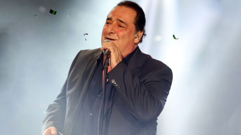 Βασίλης Καρράς: «Δεν ξεχνιέται με τίποτα, είχε προνοήσει για το τι θα γίνει ακόμη και μετά τον θάνατό του», είπε ο αδερφός του