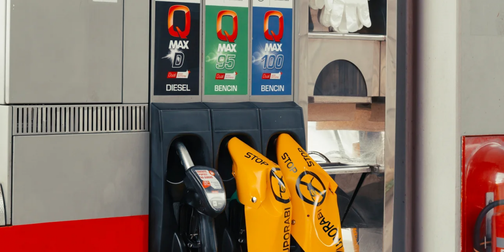 Περιορισμούς στα καύσιμα βάζει η Σλοβενία λόγω αυξήσεων στις τιμές του πετρελαίου - 50 λίτρα την ημέρα για τον κάθε οδηγό