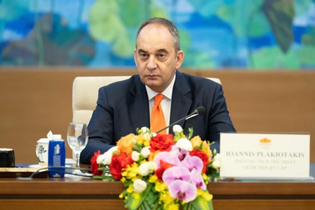 Γ. Πλακιωτάκης για Ιράν: Απαιτείται απόλυτη προστασία των Ελλήνων της περιοχής, των αμάχων και σεβασμός στο Διεθνές Δίκαιο