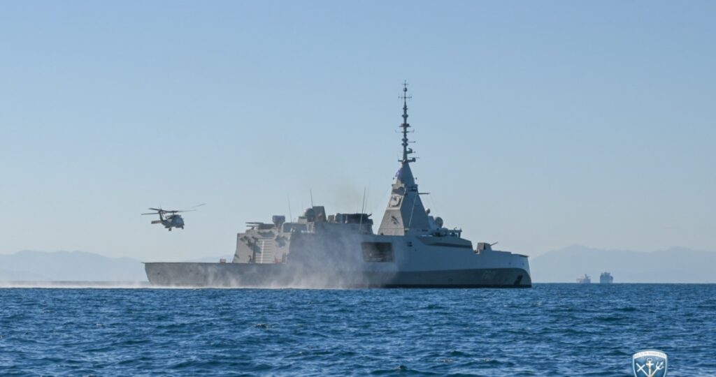 «Η χώρα μας είναι λίγο ανίκανη, ευτυχώς υπάρχουν οι Ελληνες»: Εγκωμιαστικά σχόλια Βρετανών για την ελληνική συνδρομή στην Κύπρο