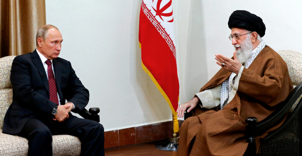 Politico: Γιατί η εξόντωση του Χαμενεΐ χτύπησε τον Πούτιν «εκεί που πονάει»