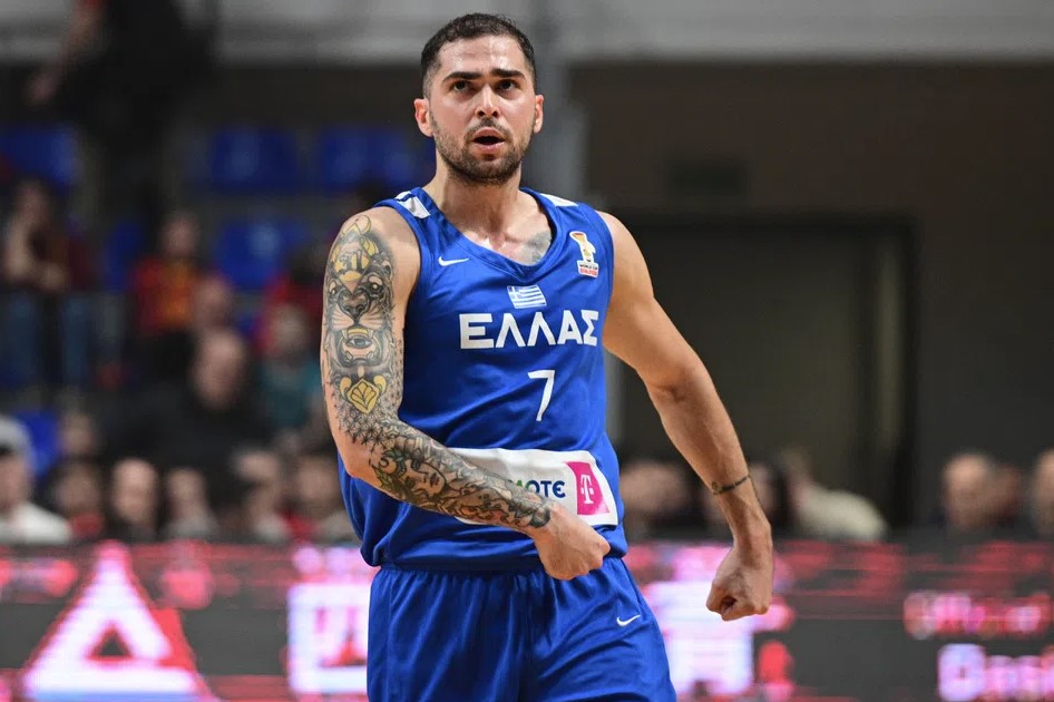 «Να τον λέτε Πιστολιόπουλο»: H FIBA αποθέωσε τον Τολιόπουλο για την εμφάνισή του με το Μαυροβούνιο