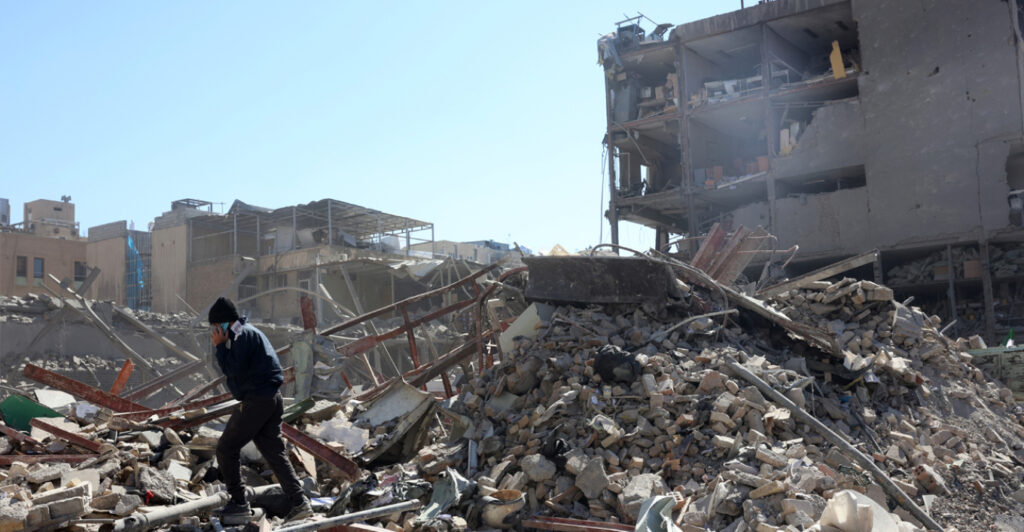 Τα 4 σενάρια για την επόμενη μέρα στο Ιράν: Από μια ομαλή μετάβαση έως τον εμφύλιο και το γενικευμένο χάος