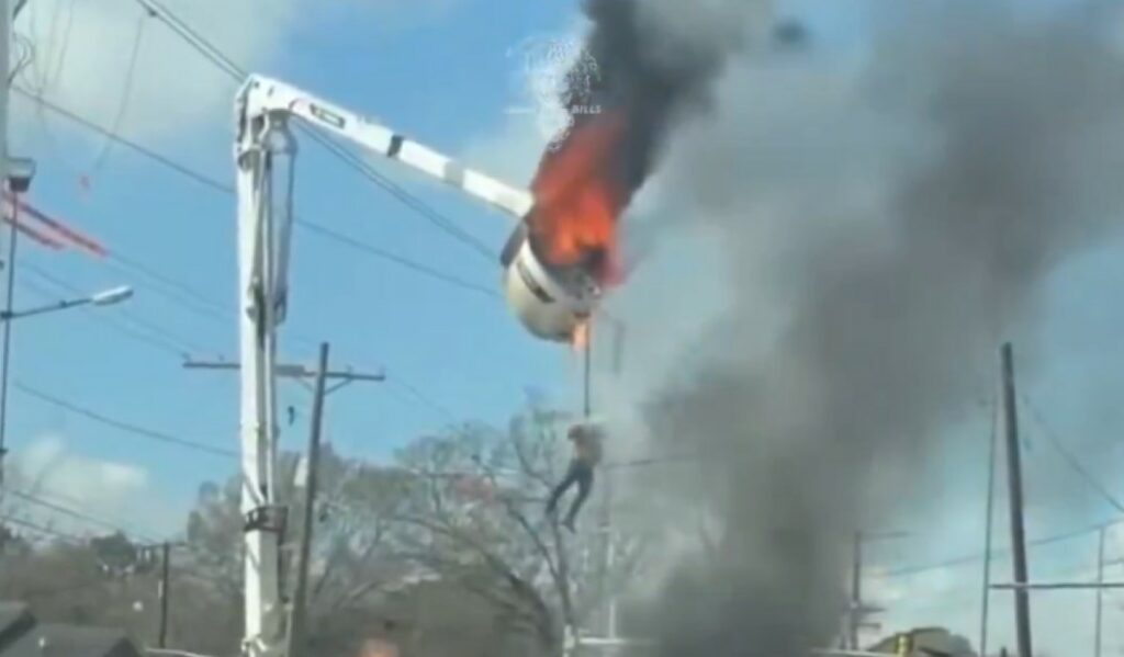 ΗΠΑ: Εργάτης στις κρεμάστηκε στο κενό αφού έπιασε φωτιά το καλάθι στο οποίο βρισκόταν - Τρομακτικό βίντεο