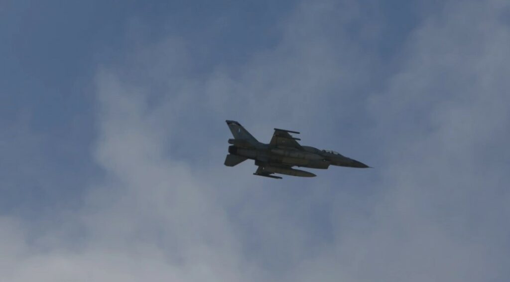 Συναγερμός για ύποπτο αντικείμενο με κατεύθυνση την Κύπρο - Απογειώθηκαν τα F16