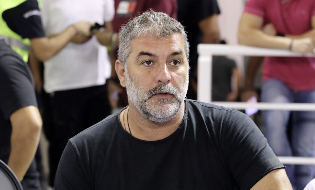 Βασίλης Μπισμπίκης: Πέρασα ένα κοµµάτι σκληρής αλητείας, αδέσποτος στην Αθήνα, ουσίες, δεν τελείωσα το σχολείο