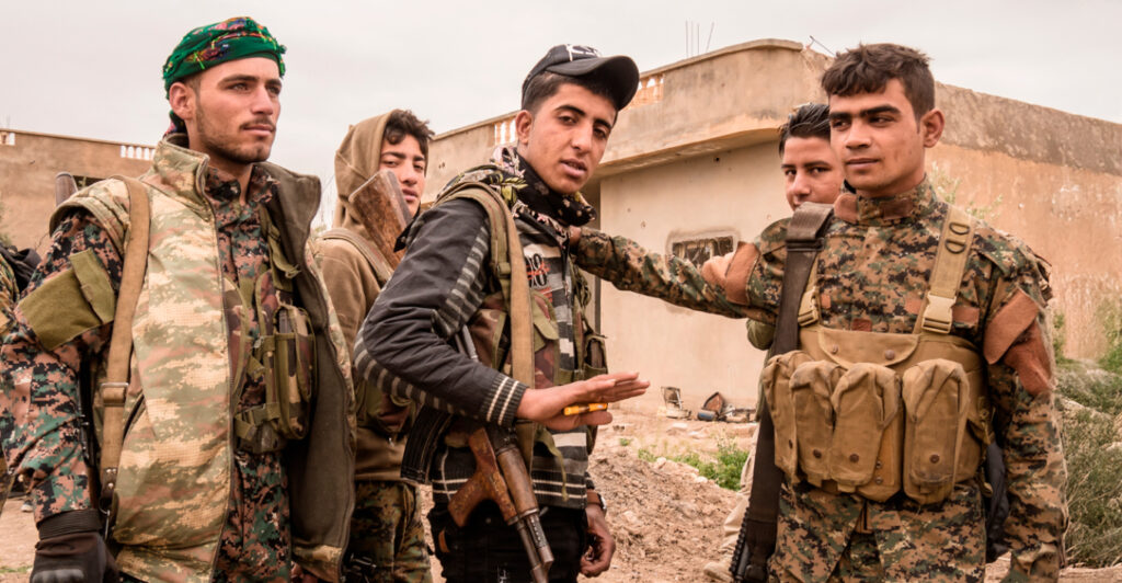 Axios: Οι Κούρδοι ετοιμάζονται με τη βοήθεια Μοσάντ και CIA για χερσαία επίθεση στο Ιράν