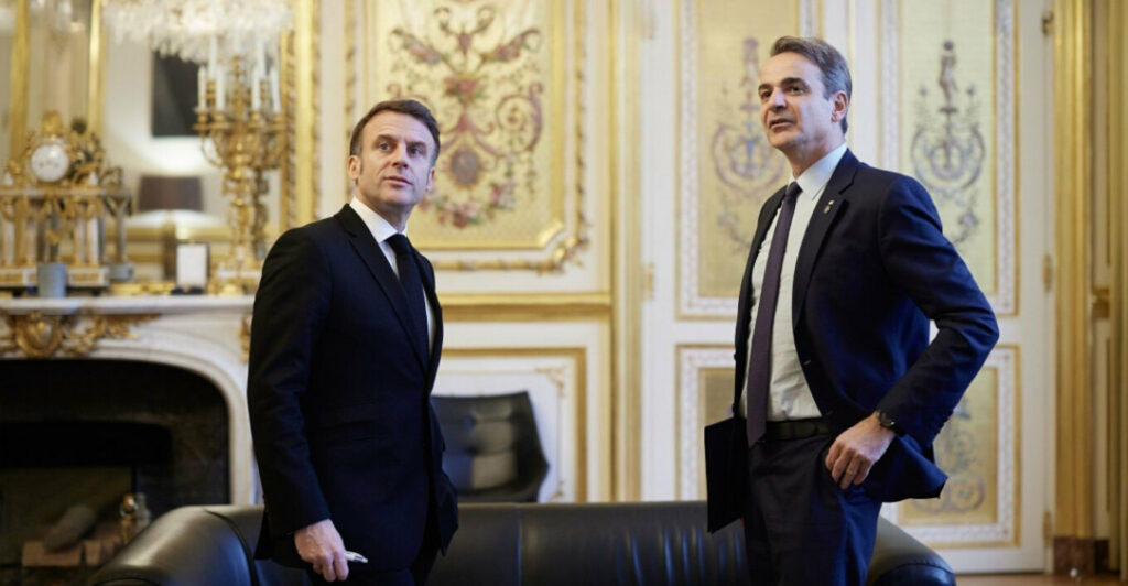 Τηλεφώνημα Μακρόν σε Μητσοτάκη - Συμφώνησαν να συνεργαστούν για Κύπρο και ελευθερία της ναυσιπλοΐας στην Ερυθρά Θάλασσα