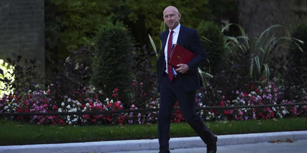 Ο υπουργός Άμυνας του Ηνωμένου Βασιλείου έφτασε στην Κύπρο - Ανησυχία στη Βρετανία μετά την επίθεση