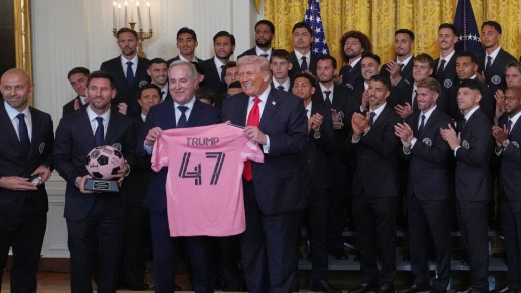Ο Μέσι στον Λευκό Οίκο: Την Ίντερ Μαϊάμι υποδέχτηκε ο Τραμπ -Η σύγκριση με τον Πελέ, οι αναφορές σε Ρονάλντο - ΒΙΝΤΕΟ
