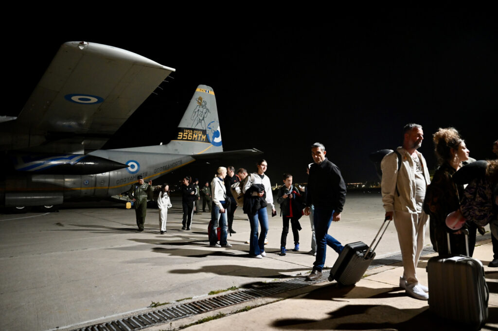 Επιστρέφουν οι Έλληνες πολίτες από τη Μέση Ανατολή: Δύο πτήσεις επαναπατρισμού αναμένονται σήμερα από το Ομάν