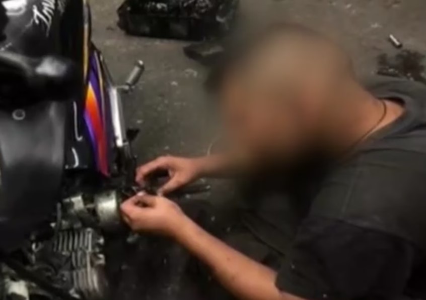 Λέρος: Σοκάρει η κατάθεση του 17χρονου που σκότωσε τον πατέρα του - «Μου τρύπησε την παλάμη με κατσαβίδι»