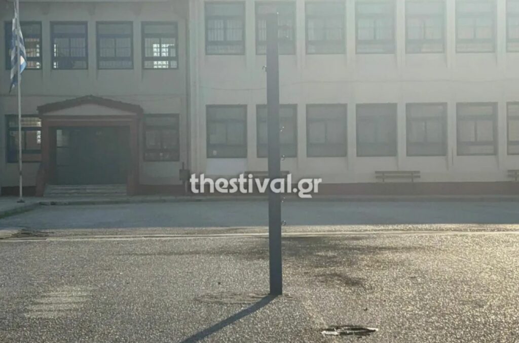 Μολότοφ σε σχολείο στη Θεσσαλονίκη: Επτά βόμβες στο προαύλιο – έξι εξερράγησαν