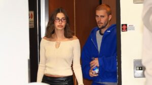 Τζάστιν Μπίμπερ: Εκνευρισμένος ο τραγουδιστής, πέταξε μπουκάλι νερού σε παπαράτσι