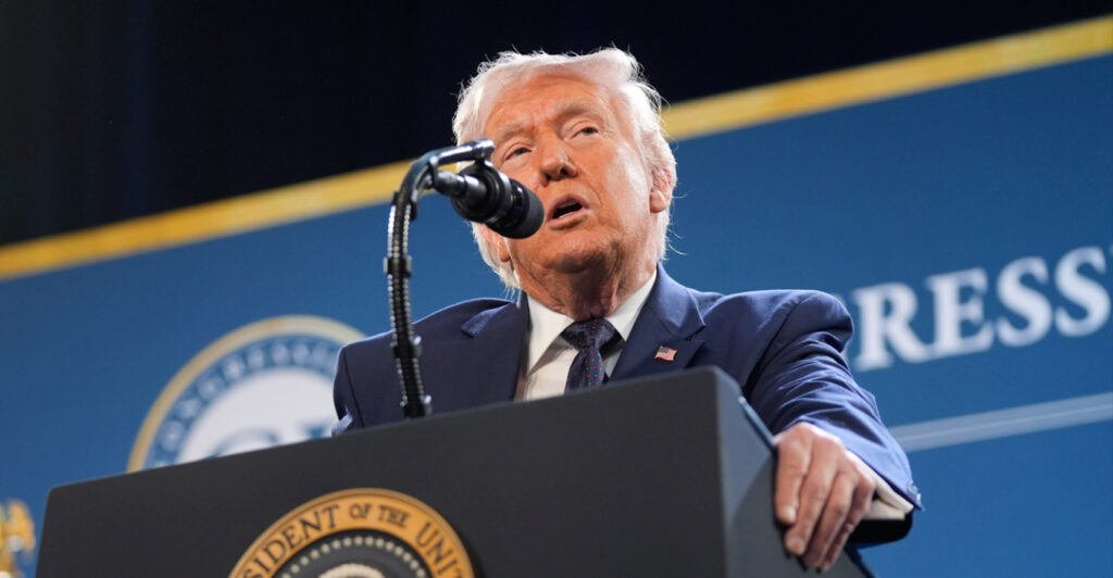 Τραμπ: «Αν το Ιράν μπλοκάρει το πετρέλαιο, θα το πλήξουμε 20 φορές σκληρότερα» – Φρουροί της Επανάστασης: Εμείς «θα αποφασίσουμε το τέλος του πολέμου»