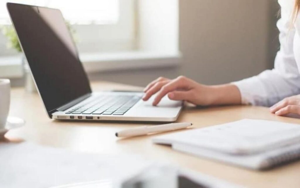 Ανοίγει σήμερα το voucher 750 ευρώ για εργαζόμενους: Τι ώρα ξεκινούν οι αιτήσεις - Όλη η διαδικασία