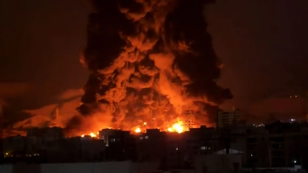 Κίνδυνος για τον πληθυσμό η μαύρη βροχή στην Τεχεράνη, προειδοποιεί ο ΠΟΥ