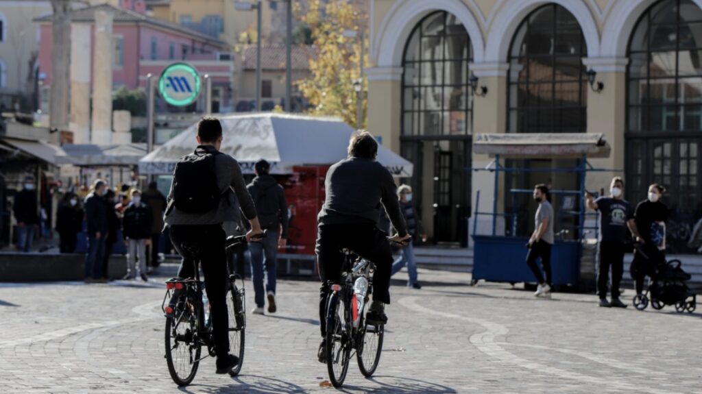 Καιρός: Νεφώσεις και τοπικές βροχές στα ηπειρωτικά, έως 18°C η θερμοκρασία - Έρχεται αστάθεια από Κυριακή