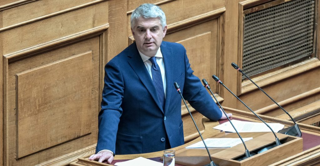 Οδυσσέας Κωνσταντινόπουλος: Παραιτείται από βουλευτής μετά τη διαγραφή του - Παραδίδει την έδρα στο ΠΑΣΟΚ