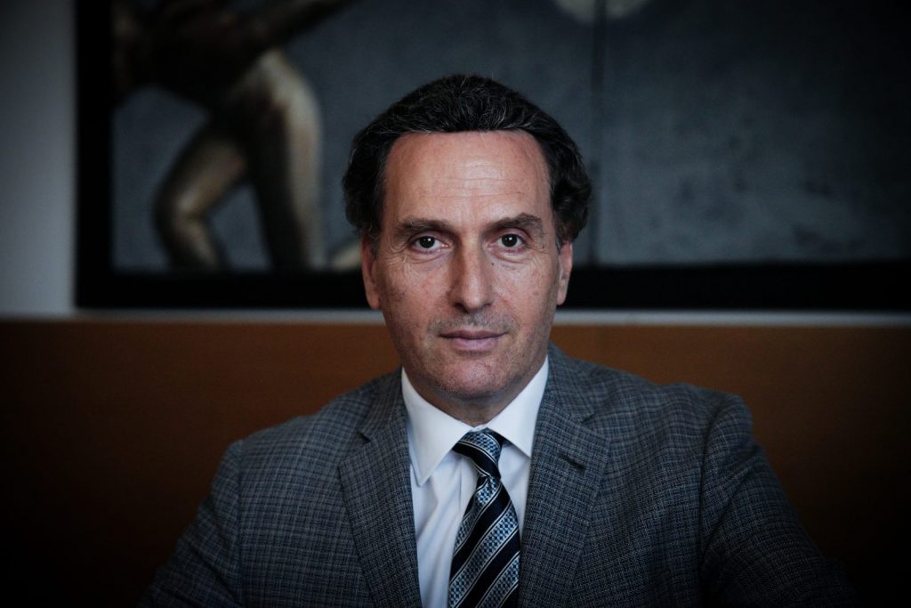 Δημητρακόπουλος vs Φλωρίδης: Όταν η νομική εμπειρία αποστομώνει την πολιτική ρητορική για τα fake news