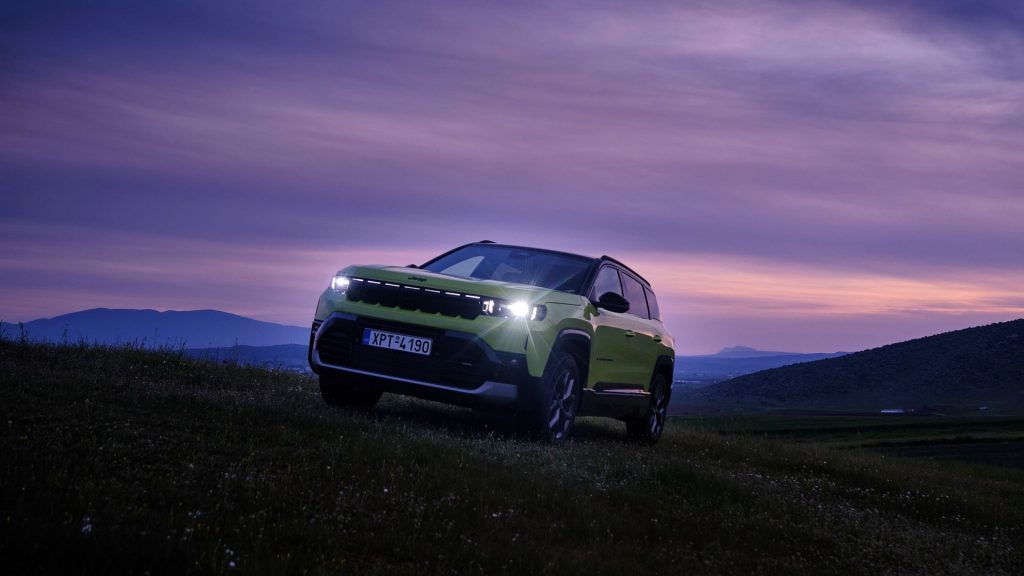 Πρώτη γνωριμία με το νέο Jeep Compass με φόντο την Αθηναϊκή Ριβιέρα