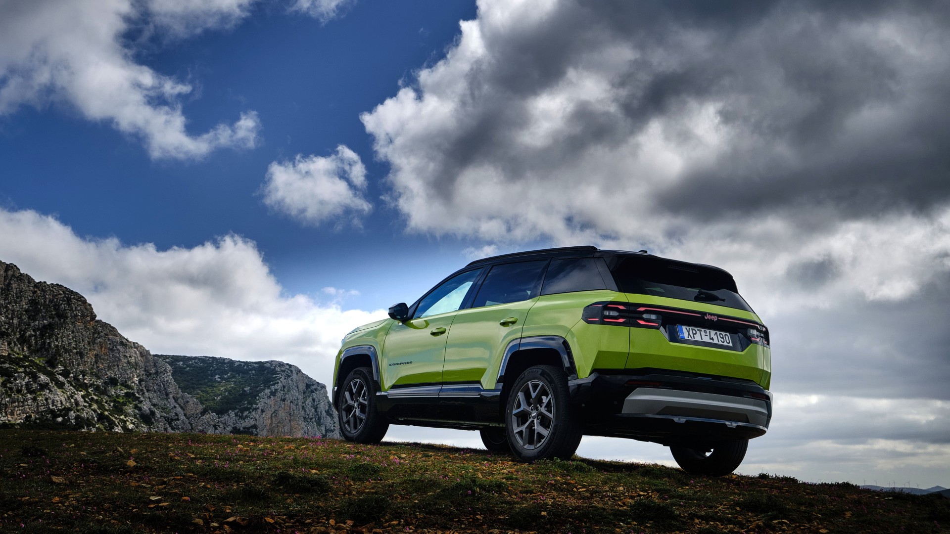 Πρώτη γνωριμία με το νέο Jeep Compass με φόντο την Αθηναϊκή Ριβιέρα