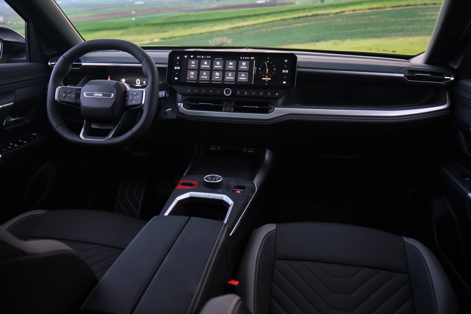 Πρώτη γνωριμία με το νέο Jeep Compass με φόντο την Αθηναϊκή Ριβιέρα