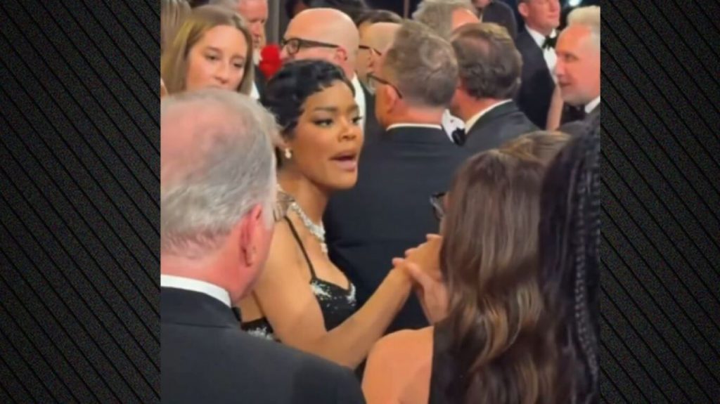 Τέγιανα Τέιλορ: Εκνευρίστηκε με άντρα που υποστήριξε ότι πήγε να τη σπρώξει στα Όσκαρ