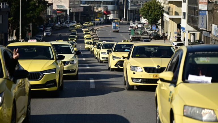 Απεργία ταξί: Κατά του νέο νομοσχεδίου με πορεία προς τη Βουλή