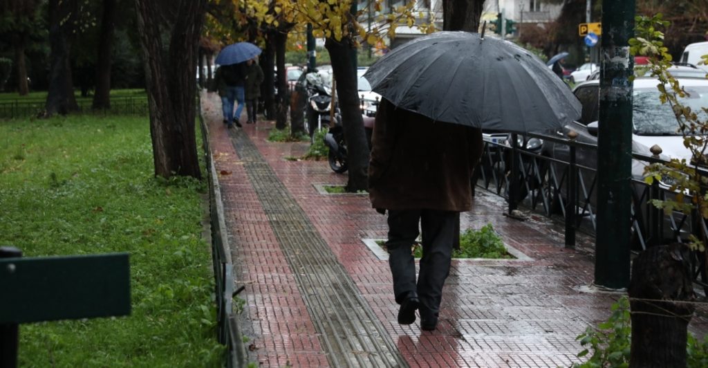 Καιρός: Ψυχρή εισβολή και σκόνη από τη Σαχάρα, πού θα βρέξει και πού θα χιονίσει