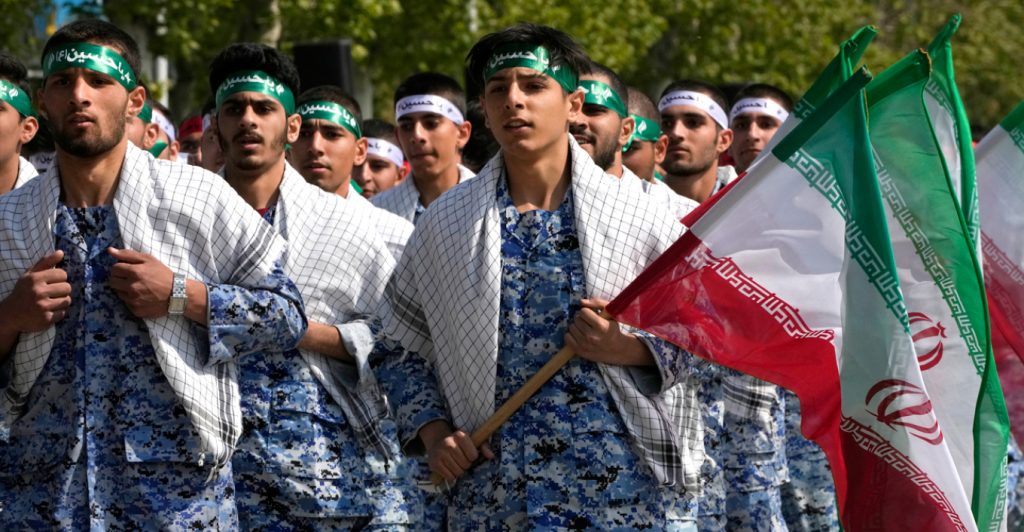 Η Μοσάντ απειλεί Ιρανούς στρατιωτικούς: «Ξέρουμε τα πάντα, είσαι στη μαύρη λίστα» - «Δεν είμαι εχθρός, βοήθησέ με»