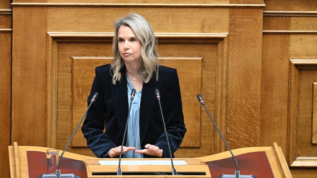 Μ. Αποστολάκη: Ερώτηση στον Πιερρακάκη για τραπεζικές χρεώσεις στους καταθέτες