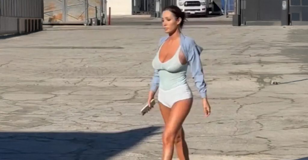 Μπιάνκα Σενσόρι: Επέστρεψε στις σέξι εμφανίσεις - Βίντεο από επίσκεψη σε στούντιο στο Λος Άντζελες